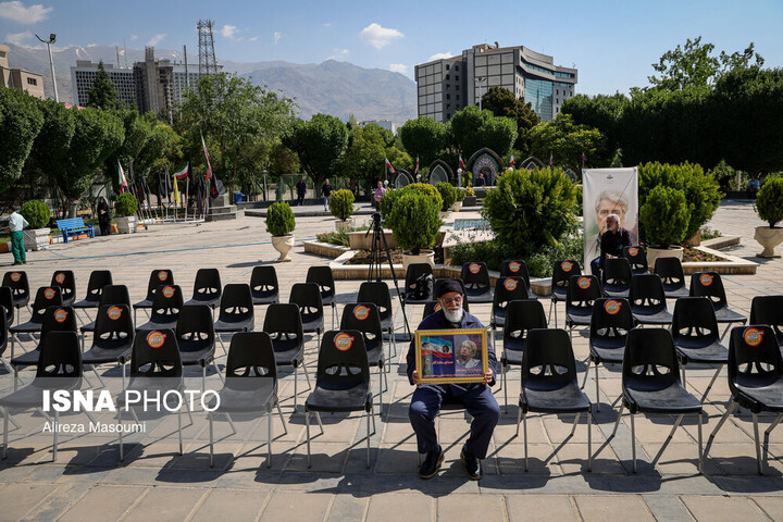 گزارش ایسنا از مراسم تشییع صدای ماندگار ایران/مرگ به بهروز رضوی نمی‌آمد!