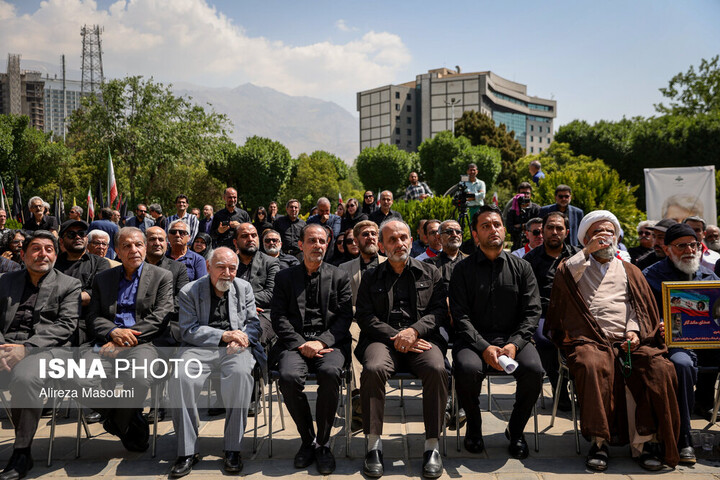 گزارش ایسنا از مراسم تشییع صدای ماندگار ایران/مرگ به بهروز رضوی نمیآمد!