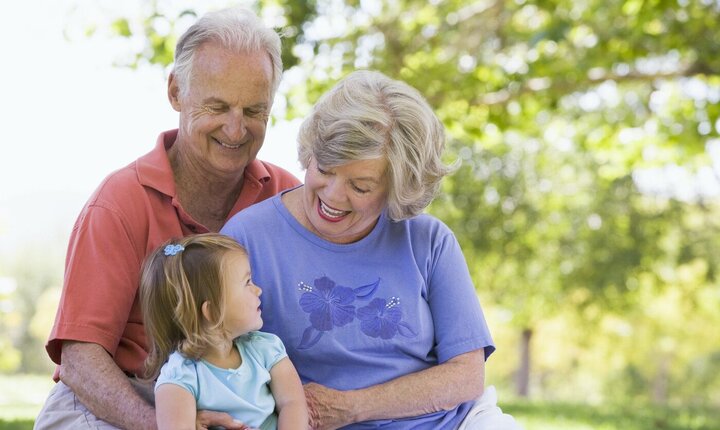 چرا پدربزرگ‌ها و مادربزرگ‌ها برای سلامت روان کودکان اهمیت دارند؟