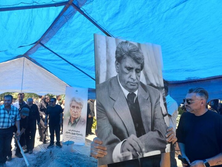 گزارش ایسنا از مراسم تشییع صدای ماندگار ایران/مرگ به بهروز رضوی نمی‌آمد!