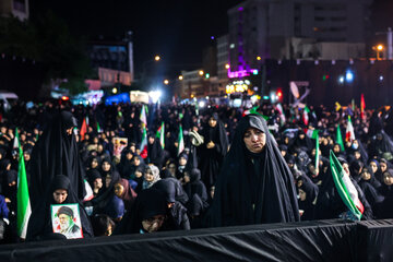 عزاداری شب سوم محرم در میدان انقلاب