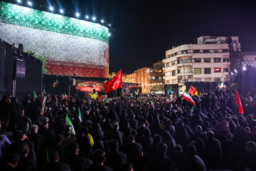 عزاداری شب سوم محرم در میدان انقلاب