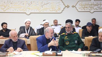 معاون استاندار: دبیرخانه دائمی بزرگداشت رهبر شهید در قم تشکیل شود