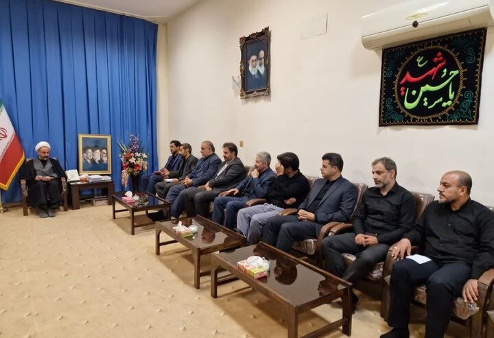تأکید امام جمعه ایلام بر نقش محوری اساتید در جهاد تبیین/ نخبگان، افسران جنگ روایتها