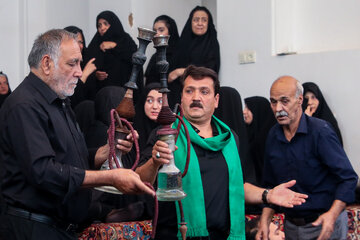 روضه‌خوانی ۱۰۰ ساله در خانه ریسمانیان- یزد