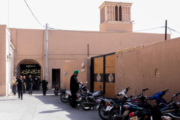 روضه‌خوانی ۱۰۰ ساله در خانه ریسمانیان- یزد