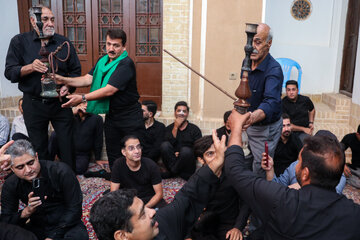 روضه‌خوانی ۱۰۰ ساله در خانه ریسمانیان- یزد