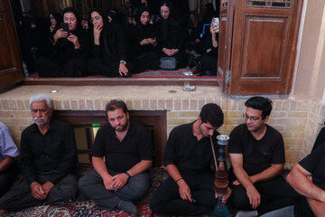 روضه‌خوانی ۱۰۰ ساله در خانه ریسمانیان- یزد