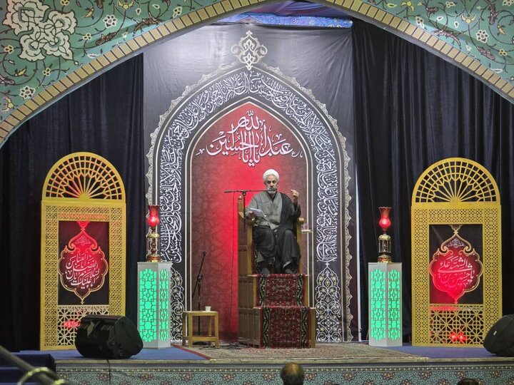 امام حسین(ع) درس عزت‌طلبی و ذلت‌ستیزی به جوامع بشری آموخت
