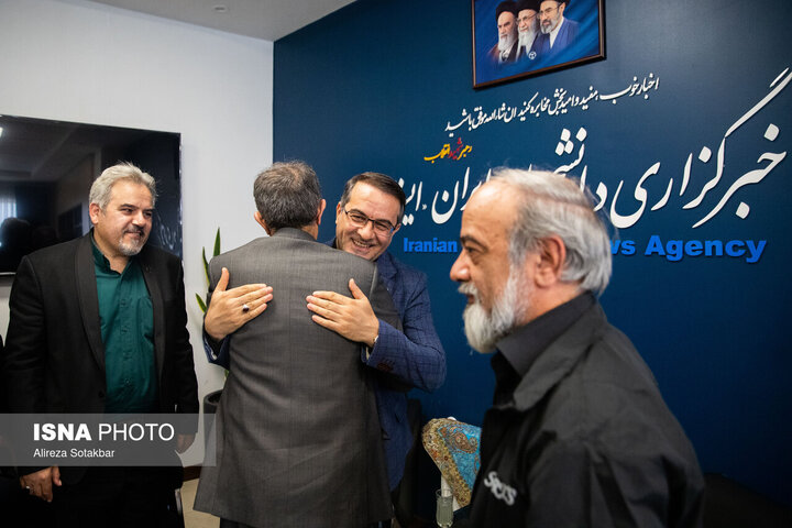 بازدید رئیس سازمان اداری و استخدامی از ایسنا