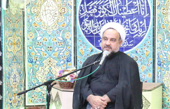 مسئول دفتر نهاد رهبری در دانشگاه آزاد همدان:عاشورا مکتبی برای همه دوران‌هاست