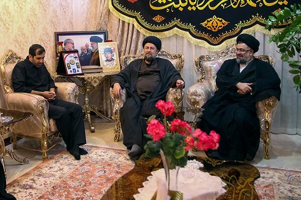 حضور آیت الله سید حسن خمینی در منزل سردار سپهبد شهید علی شادمانی