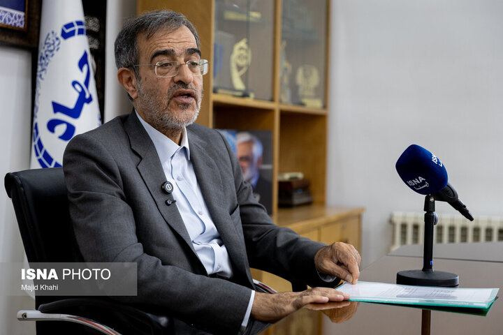 دکتر منتظری به رادیو می‌رود