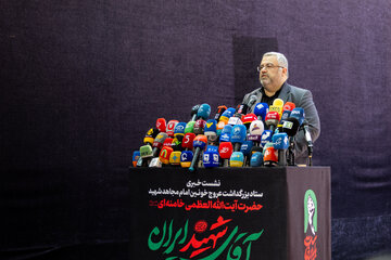نشست خبری ایمان عطارزاده، سخنگوی «ستاد وداع، تدفین و تشییع رهبر شهید
