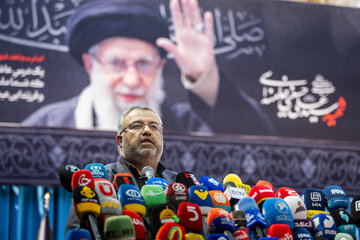 نشست خبری ایمان عطارزاده، سخنگوی «ستاد وداع، تدفین و تشییع رهبر شهید