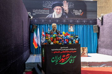 نشست خبری ایمان عطارزاده، سخنگوی «ستاد وداع، تدفین و تشییع رهبر شهید