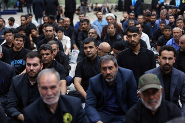 عزاداری شب هفتم محرم در مرقد رهبر فقید انقلاب