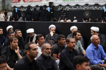 عزاداری شب هفتم محرم در مرقد رهبر فقید انقلاب