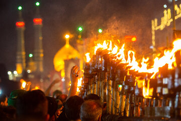آیین سنتی "مشعل گردانی" در شب هشتم محرم الحرام - قم