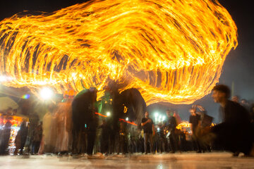 آیین سنتی "مشعل گردانی" در شب هشتم محرم الحرام - قم