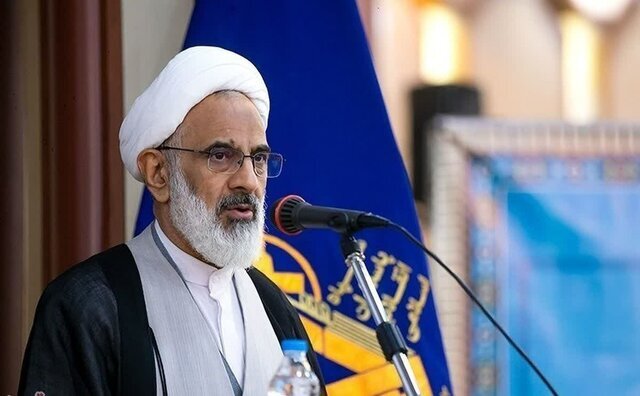 نماینده ولی‌فقیه در سپاه: به مذاکره کنندگان خود اعتماد داریم اما به دشمن بی‌اعتمادیم