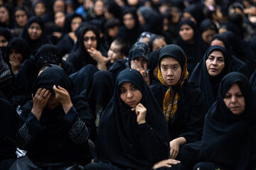 عزاداری شب هشتم محرم در مرقد رهبر فقید انقلاب