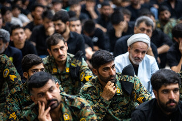 عزاداری شب هشتم محرم در مرقد رهبر فقید انقلاب