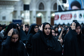 عزاداری شب هشتم محرم در مرقد رهبر فقید انقلاب