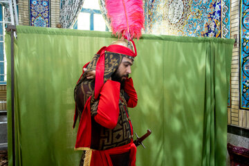 آماده شدن شبیه‌خوانان در مسجد حاج‌علی اراک