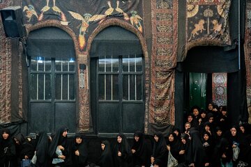 مراسم عزاداری در حسینیه سادات اخوی تهران