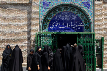 مراسم عزاداری در حسینیه سادات اخوی تهران