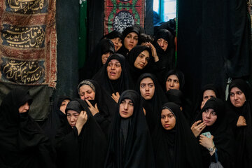 مراسم عزاداری در حسینیه سادات اخوی تهران