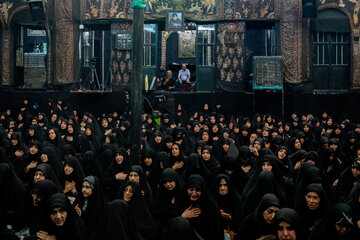 مراسم عزاداری در حسینیه سادات اخوی تهران