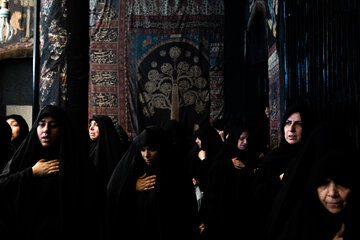مراسم عزاداری در حسینیه سادات اخوی تهران