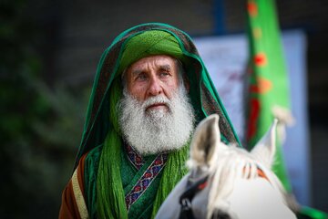 کاروان نمادین هشتم محرم در خمینی‌شهر - اصفهان