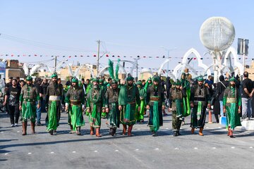 کاروان نمادین هشتم محرم در خمینی‌شهر - اصفهان