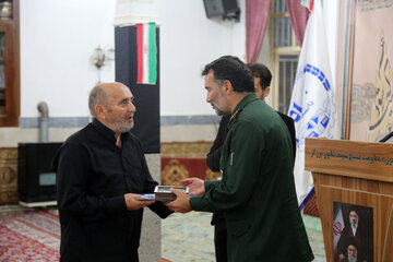 تجلیل از پدر شهید بهرام اعظمی در چهارمین دوره طرح ملی یادِ یار در اردبیل