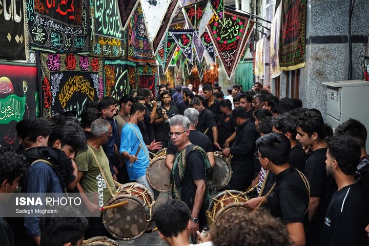 میدان انقلاب بوشهر میزبان دسته‌های عزاداری اهالی "چهارمحل" است