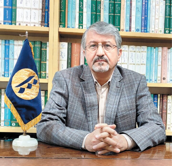 اکبر ایرانی کیست؟