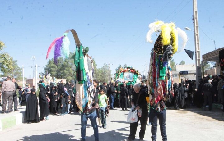 «طوق‌گردانی»؛ نماد دیرین ارادت کاشانی‌ها در سوگ حسینی