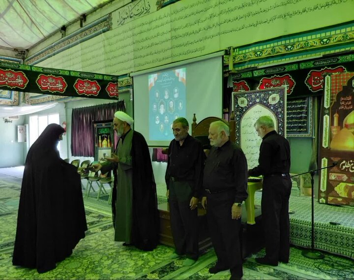 خانواده‌های شهدای جنگ رمضان در کرمان تجلیل شدند