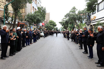 حضور سرهنگ پاسدار توکل فرهادی فرمانده سپاه ناحیه اهر در مراسم عزاداری تاسوعای حسینی - اهر
