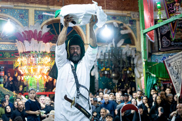 تعزیه‌ امام حسین (ع) در تکیه‌ تاریخی تجریش