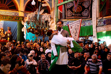 تعزیه‌ امام حسین (ع) در تکیه‌ تاریخی تجریش
