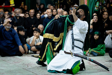 تعزیه‌ امام حسین (ع) در تکیه‌ تاریخی تجریش