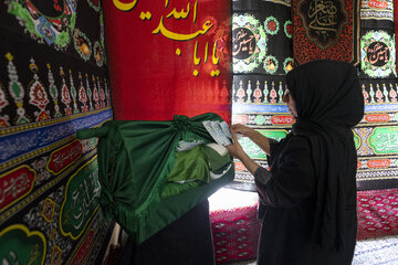 هیئت دیوانگان حسین(ع) کرج - این هیئت که از دل یک مجلس خانگی شکل گرفته، امروزه به محفل مشترک چند نسل از زنان تبدیل شده است.