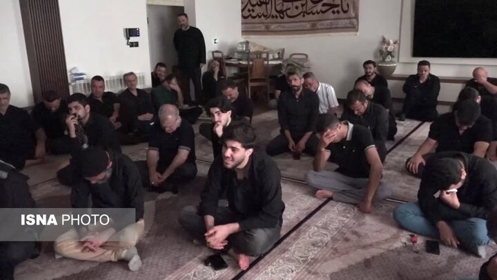عشق در آستانه خانه‌ها/ تداوم میراث عاشورایی در روضه‌های خانگی