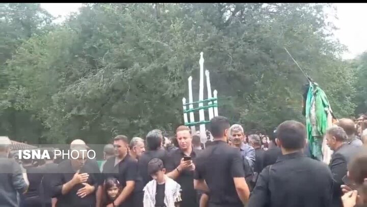 آیین کهن «سلام دادن علم» در سوادکوه؛ روایت اشکبار دو پرچم در سوگ علمدار کربلا