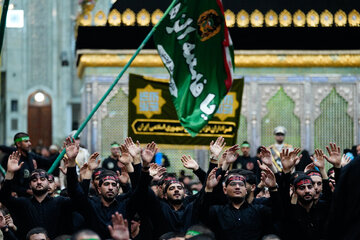 عزاداری شب عاشورا در حرم امام خمینی(ره)