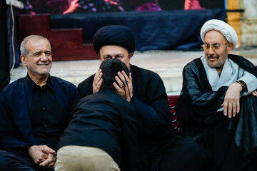 عزاداری شب عاشورا در حرم امام خمینی(ره)
